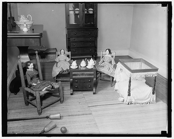 _Dolls__Lee_Mansion,_Arlington,_Va.__Rita_Combs(_)_LCCN2016863078