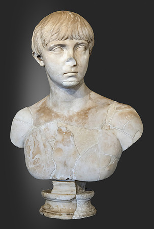 (Toulouse)_Buste_de_jeune_homme_-_Musée_Saint-Raymond,_Ra_73a